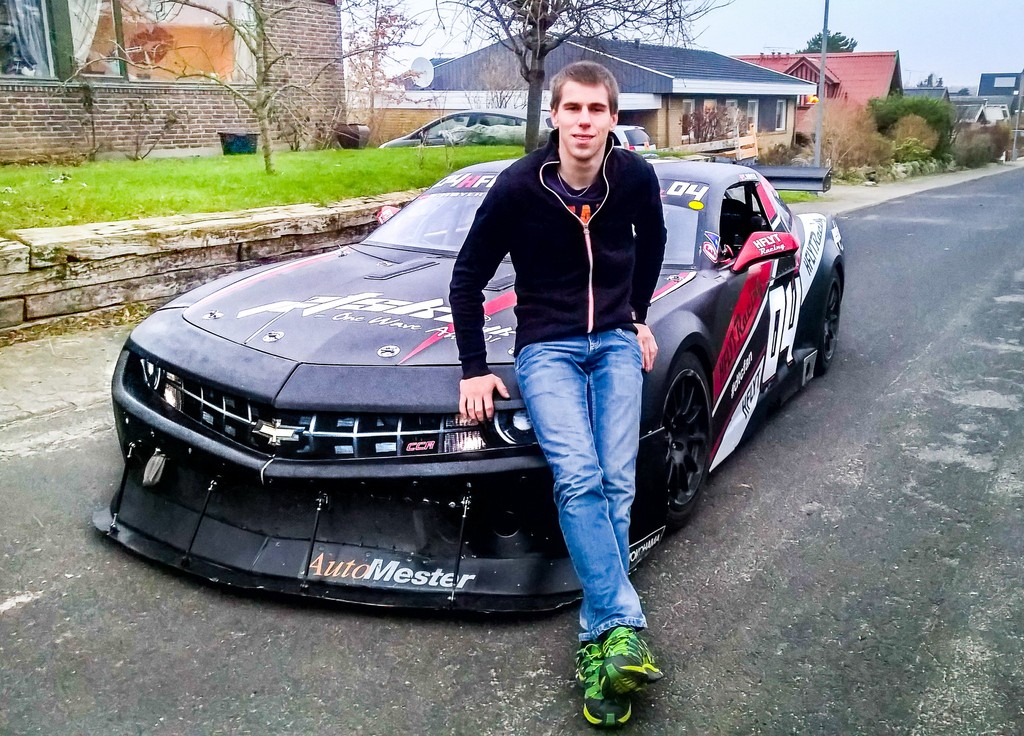Han har fået fingre i en bil, men Nicolai Aaberg Hansen har endnu ikke kørt i den. Københavneren har dog tidligere prøvet kræfter med en DTC-racer.